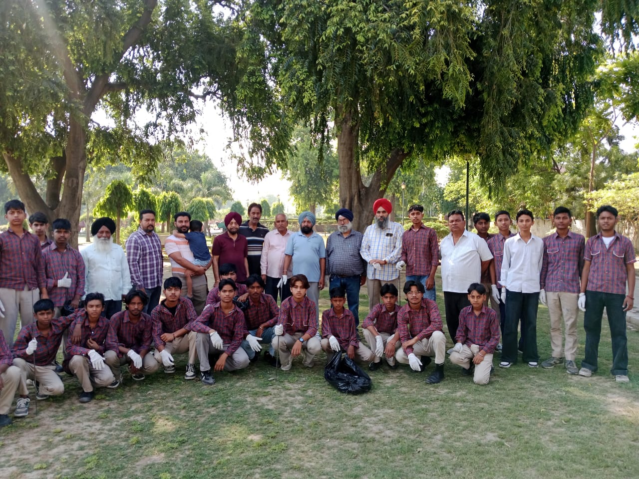 विश्व पृथ्वी दिवस के अवसर पर नेहरू पार्क में प्लास्टिक के खिलाफ स्वच्छता अभियान चलाया गया - मेयर कुंदन गोगिया।